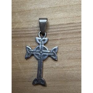 925 Silver Vintage Cross Pendant Celtic Knot 0.5oz 2 Inches Great Condition